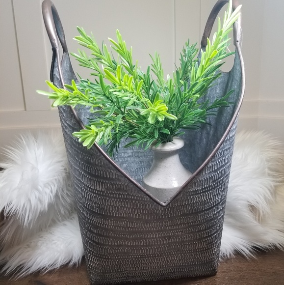 HD Designs Metal Basket | 14.5" T x 9.5" W - Picture 2 of 7